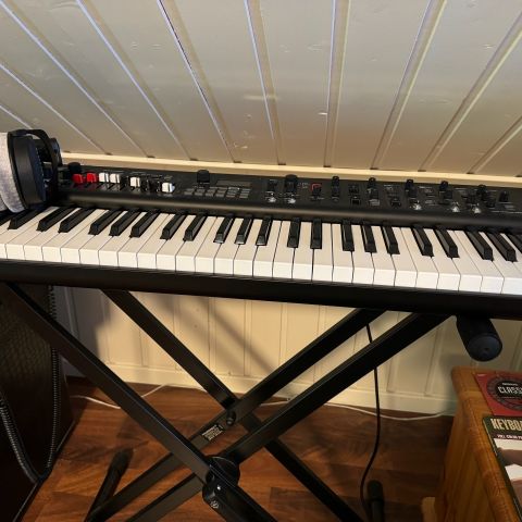 YAMAHA YC61 STAGE KEYBOARD