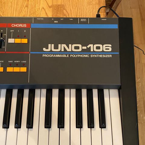 Roland Juno-106 (inkludert softcase og Roland usb-midi tilkobling)