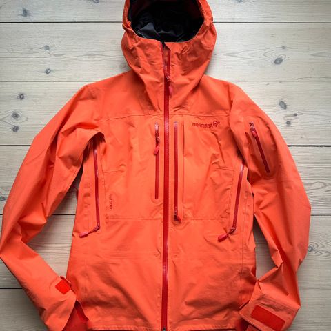 Norrøna Lofoten Womens Gore Tex Pro // Small