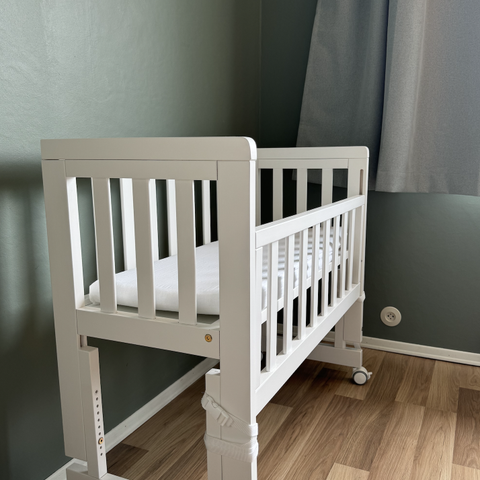 Troll Bedside Crib Oslo White