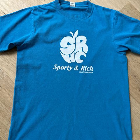Sporty & Rich t-skjorte // Str. S-M