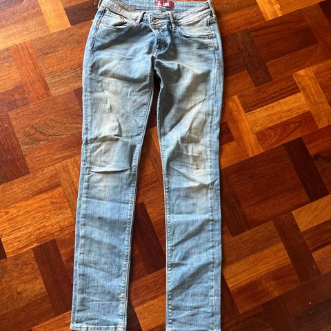 Jeans - waist 28