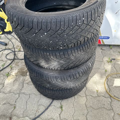 4stk 205/60R16 helårsdekk