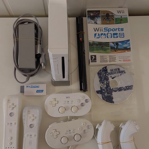 Nintendo Wii med kontrollere, Wii sports & Super Smash Bros  + HDMI