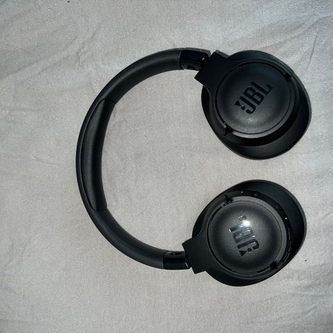 JBL Tune 760