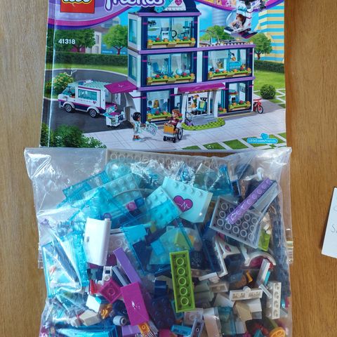 Lego Friends 41318 Sykehuset i Heartlake