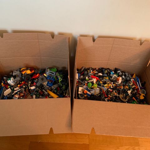 30kg (to 15kg esker) med usortert Lego