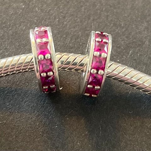 Pandora charms «Eternity Spacers» hot pink kr. 200,- per stk.