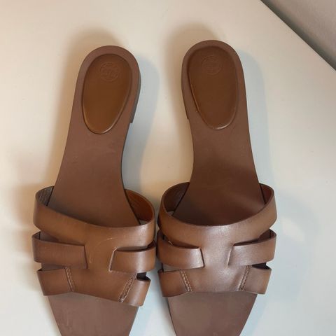 Nye sandaler i skinn fra Massimo Dutti i strl 39