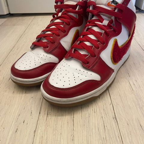 Nike Dunk High Chanille Swoosh