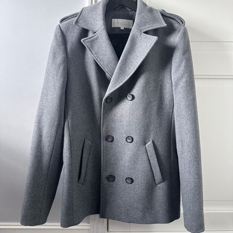 Kort frakk i ull