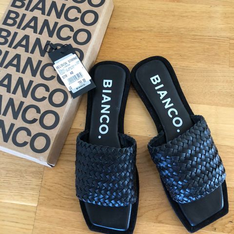 Lekre nye sandaler fra Bianco selges 400,-