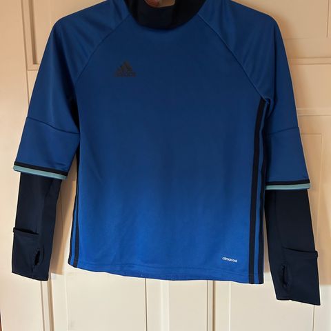 Adidas Fotballtrøye / fotballgenser selges kr. 100,-