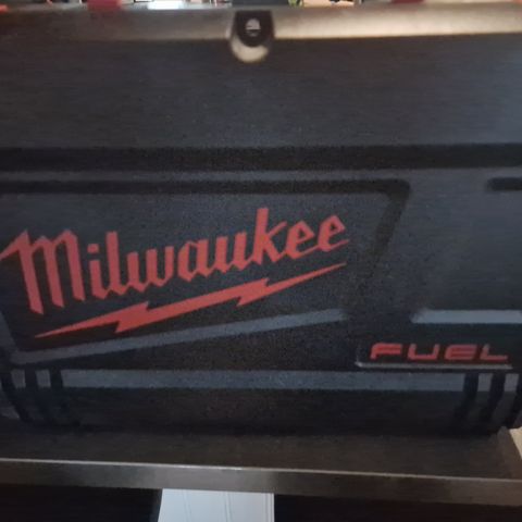 Milwaukee kofferter selges