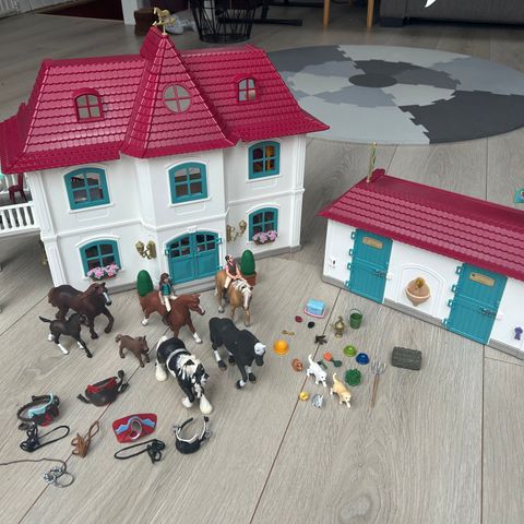 Schleich hus, stall, hester og tilbehør