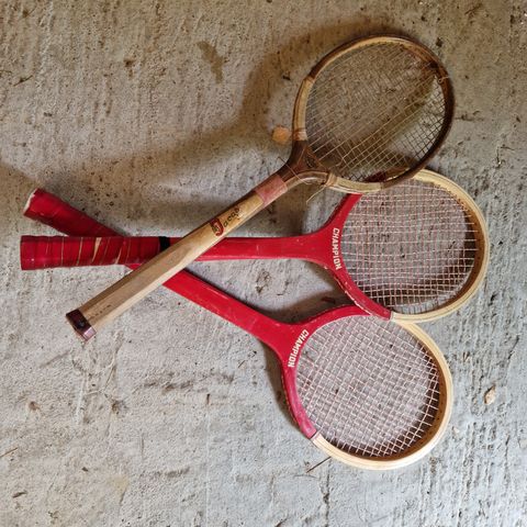 Old school tennisracketer til dekorasjon kun 300 kroner!