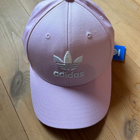 Kul rosa Adidas caps selges kr. 200,-