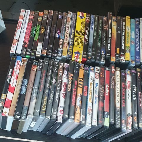 Ca 100 DVD filmer til salgs