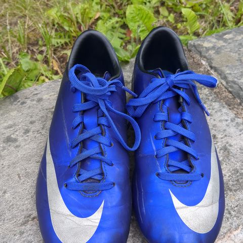 Fotballsko Nike str 34