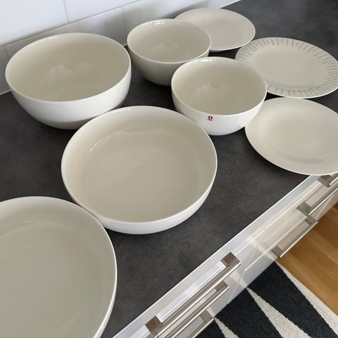 Iittala beige skåler, tallerkener, salatskål