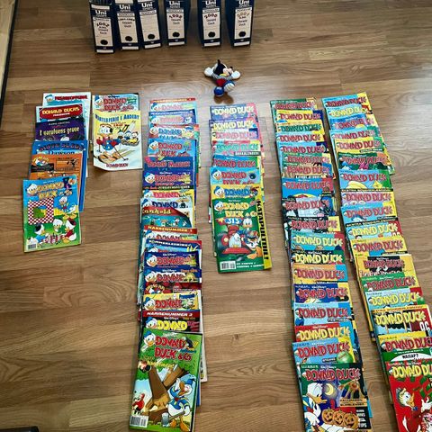 Ca. 250 Donaldblader (1991- 2003) + 12 Disney-bøker