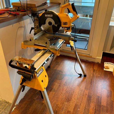 Dewalt DW 770 kapp og gjærsag