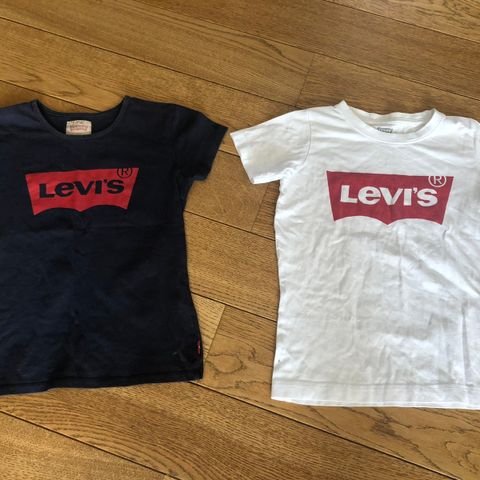To pent brukte Levi’s t- trøyer str 8- 10 år