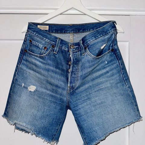 Mid-thigh Levis shorts