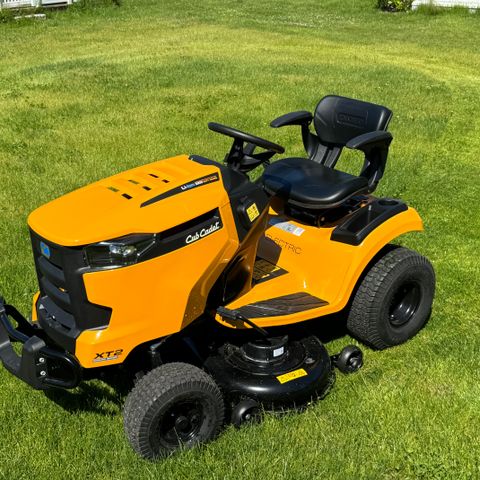 Demopris på Cub Cadet XT2 ES107 - ELEKTRISK Plentraktor!