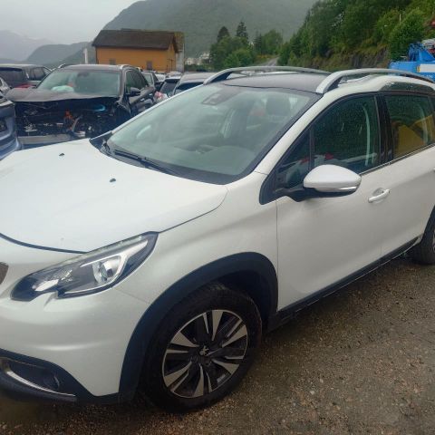 Peugeot 2008 1.2 THP 110 -16 selgast i delar