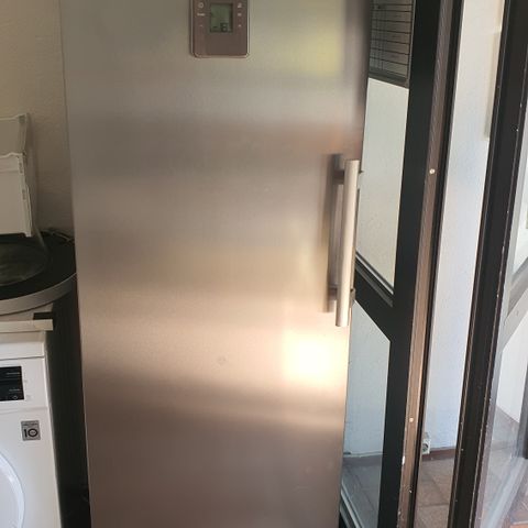 Brukt Electrolux fryseskap 180cm høyde