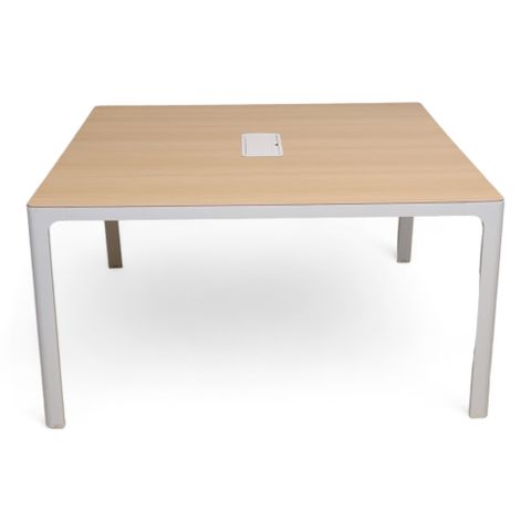 2 stk Kvalitetssikret | Ikea Bekant møtebord med kvadratisk bordplate 140cm