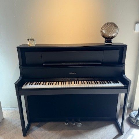 Roland LX706 Sort Matt - Nydelig Digitalt Piano Med Profesjonelle kvaliteter