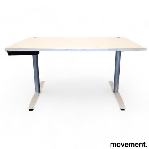 2 stk Skrivebord med elektrisk hevsenk i hvit / grå fra Svenheim, 140x80cm pent 