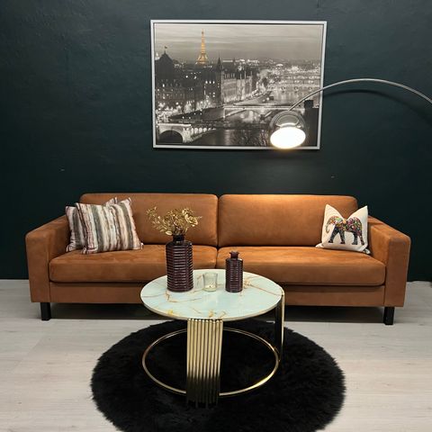 GRATIS LEVERING - KUPP! Strøken Rave Furniture 4 seter design sofa fra Skeidar