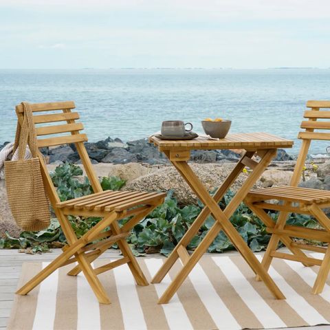 Nyhet - Cuenca cafésett teak natur, 2 stoler og bord - På lager!