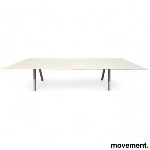 Konferansebord / kursbord / møtebord i hvit, 360x129cm, brukt med mye slitasje