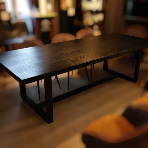 Sort/mørkebrun spisebord 260x100 cm