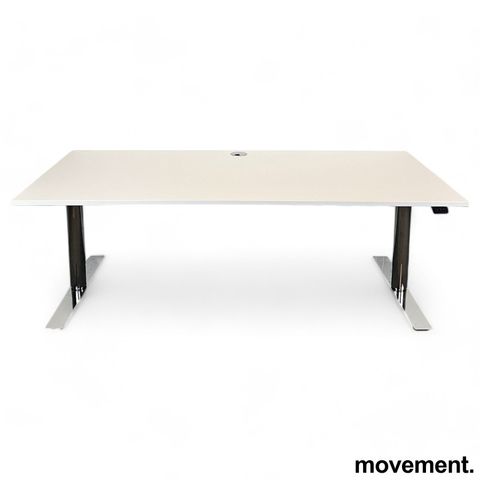 2 stk Skrivebord med elektrisk hevsenk i hvitt / krom fra Kinnarps, Oberon, 180x