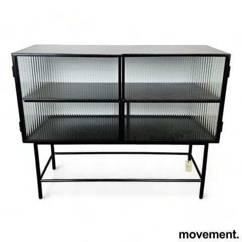 Lekkert glasskap / skjenk fra Ferm Living, modell Haze sideboard, bredde 110cm, 