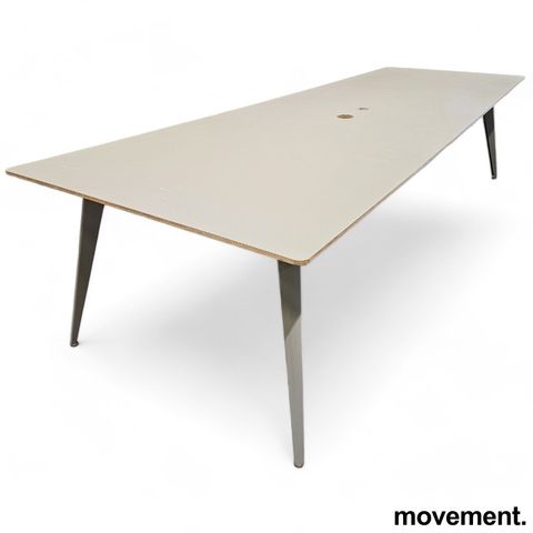 Konferansebord / møtebord / trapesbord i grå linoleum / grålakkert metall 300x13