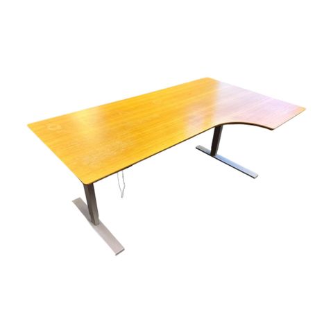 190x110 Hev/senk skrivebord med høyre sving