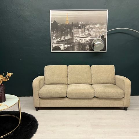 GRATIS LEVERING - SALG! Nyrenset Hjellegjerde 3 seter design sofa