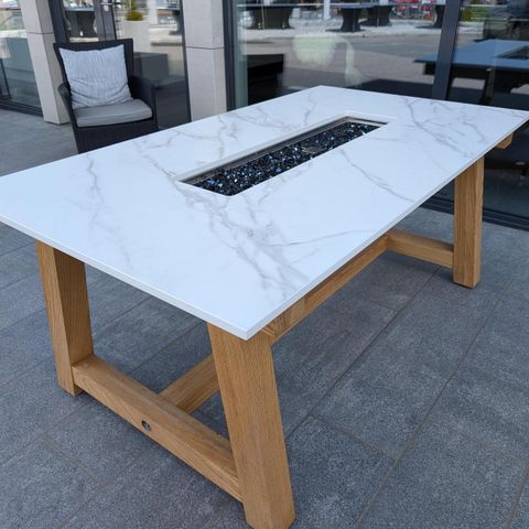 Trebord med Neolith (keramisk) benkplate og gassbrenner