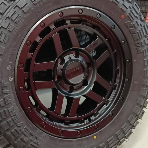 Felgpakke - 18" KMC Recon med 265/60R18 Kenda R/T - Toyota