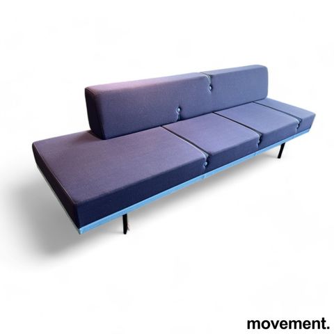 3-seter sofa i mørkt blått / turkis fra Scan Sørlie, modell Off, 233cm bredde, b