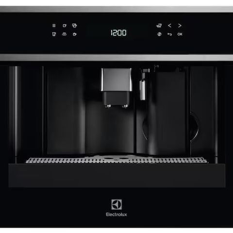 Spar 4572kr! Electrolux integrert kaffemaskin med LCD-skjerm