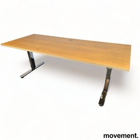 5 stk Skrivebord med elektrisk hevsenk i eik / krom fra EFG, 200x80cm, brukt