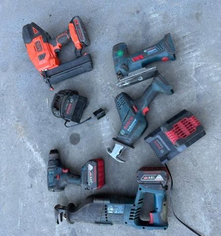 BOSCH VERKTØYPAKKE 18V DRILL - 2STK BAJONETTSAGER - STIKKSAG, avsluttes 05.07