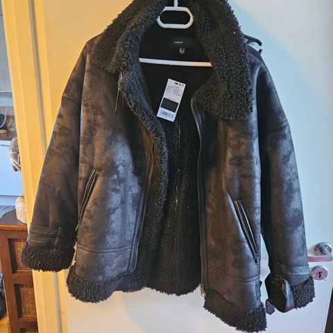 Mango saueskinns biker jakke, oversized